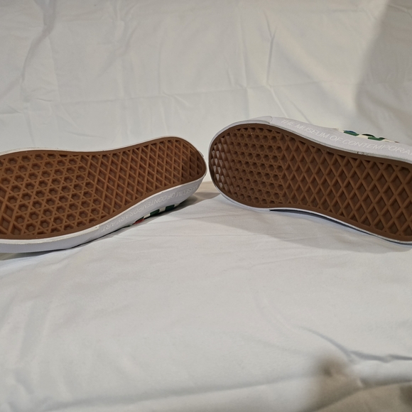 Vans - Museum Of Contemporary Art - Green Polka Dot Sneakers - Picture 7 of 9